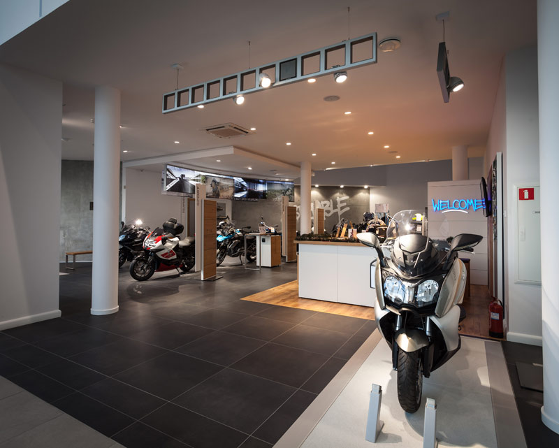 Inspiracje Światłem autorem projektu oświetlenia w Salonie Auto Breczko